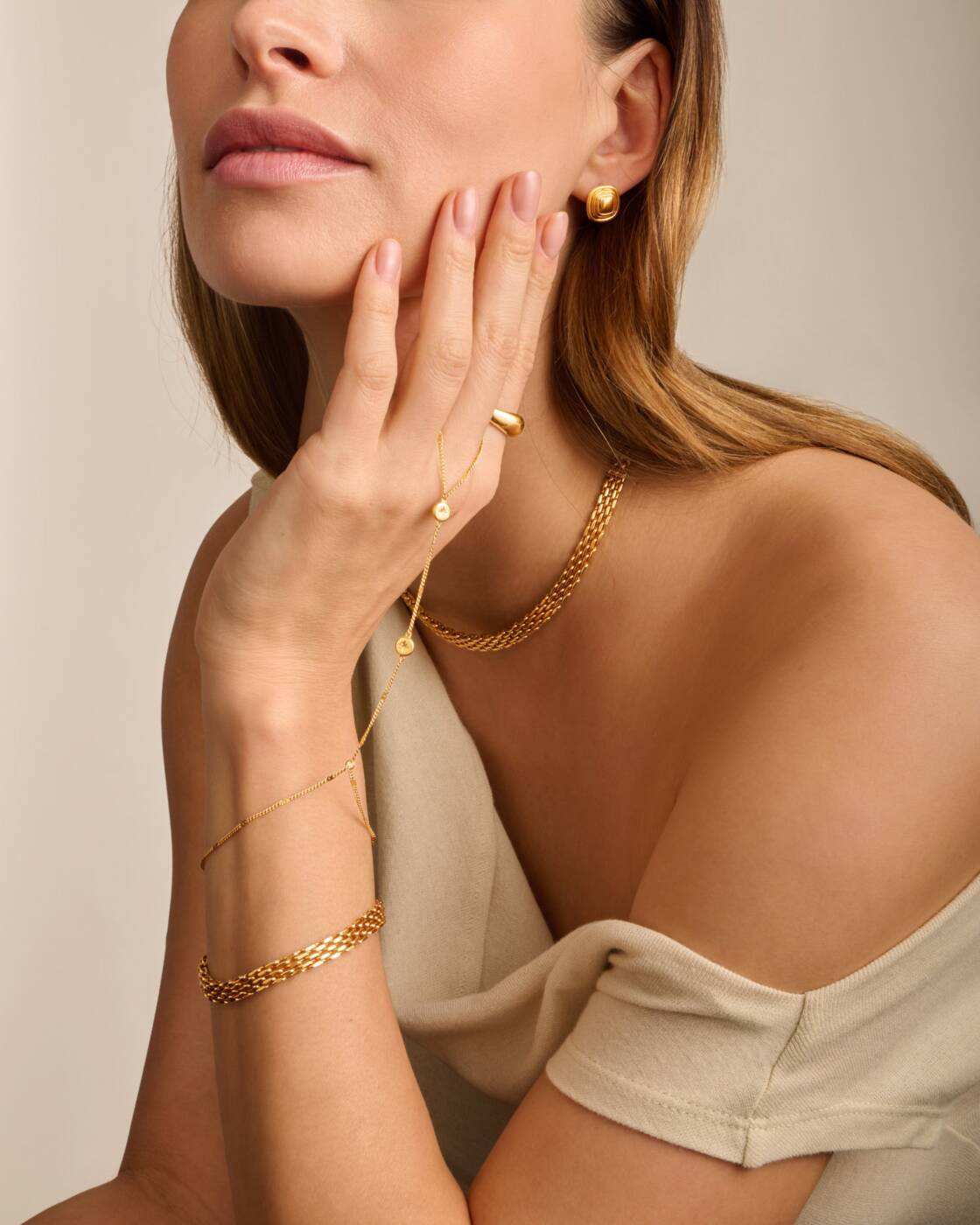 Aphira Waterproof Gold Hand Chain