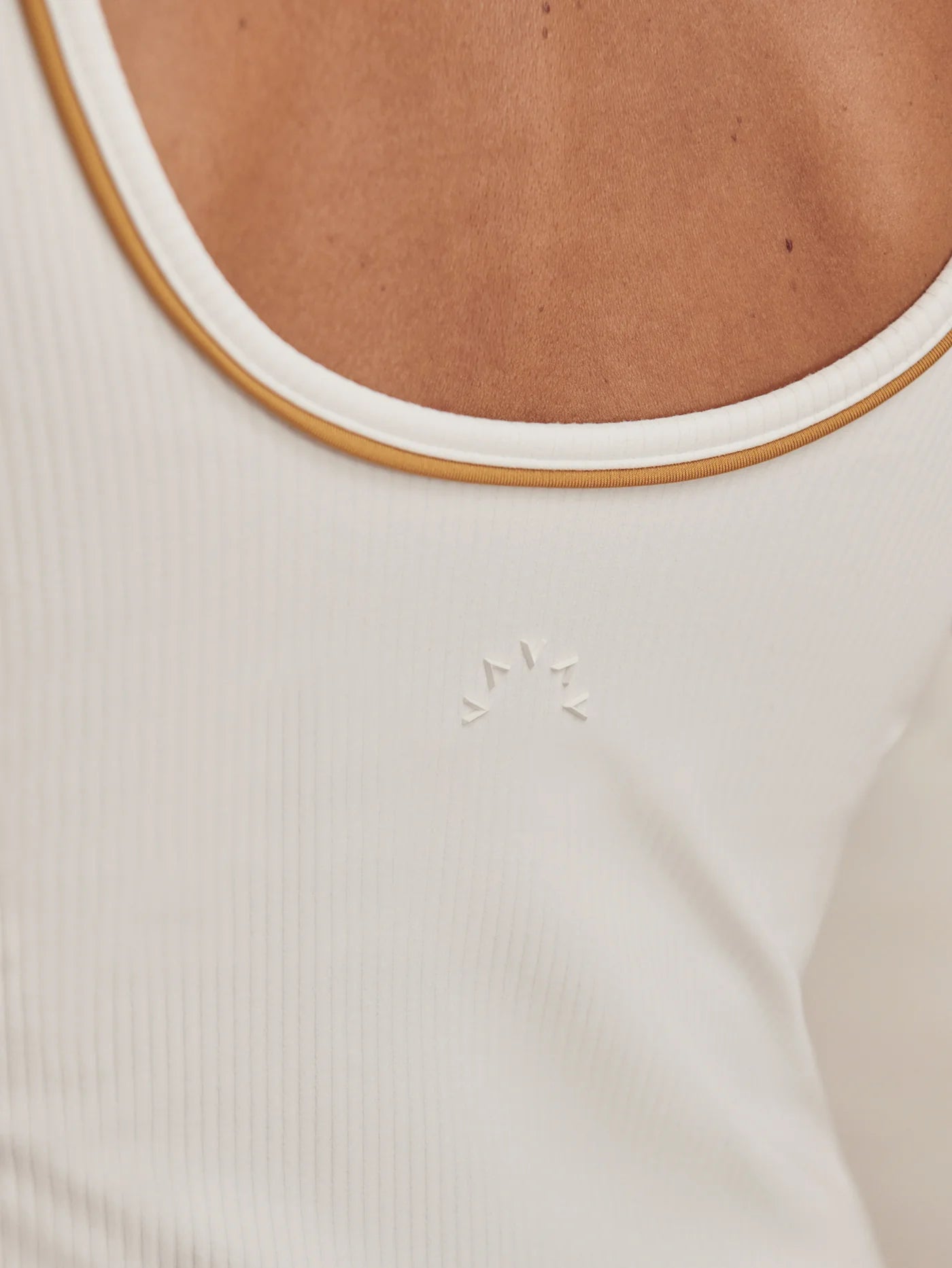 Barney Piped Tank - White/ Apple Cinnamon