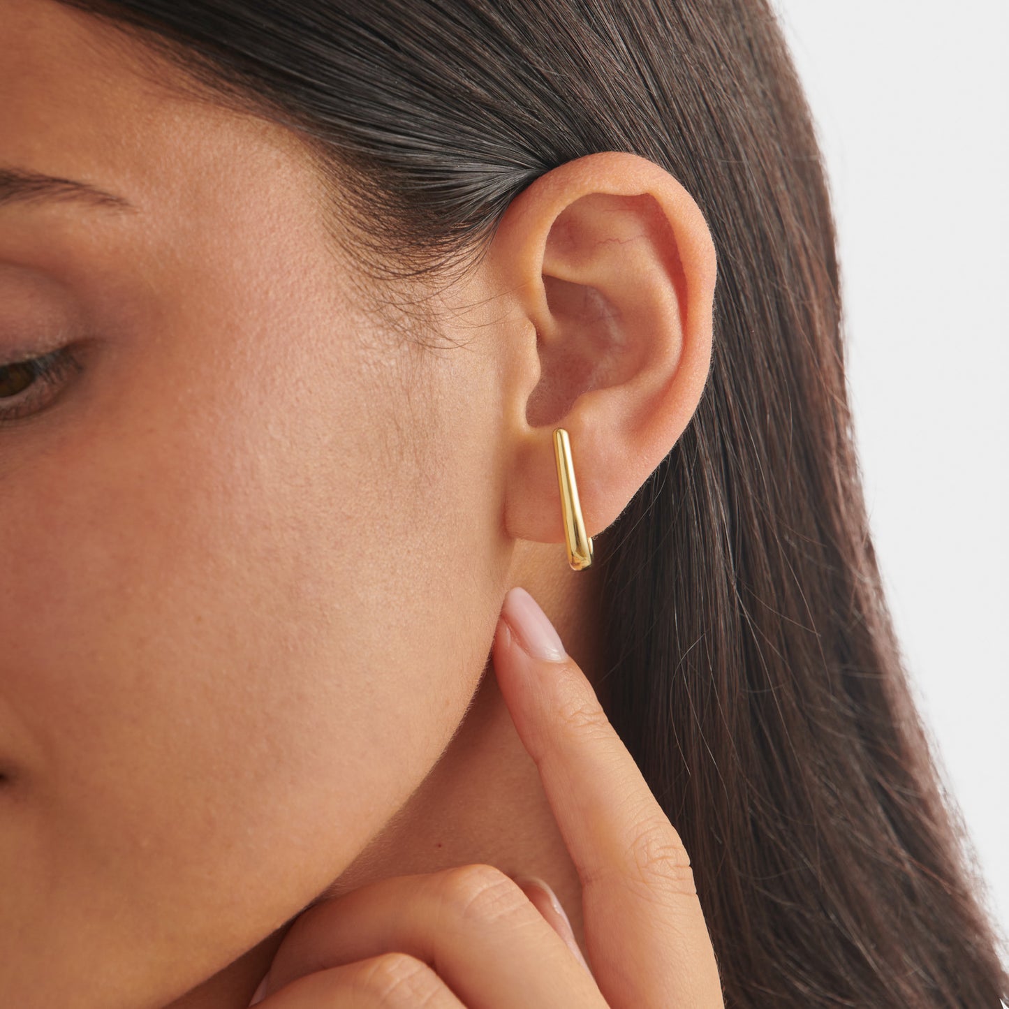 IZI EAR HUGGIE EARRINGS