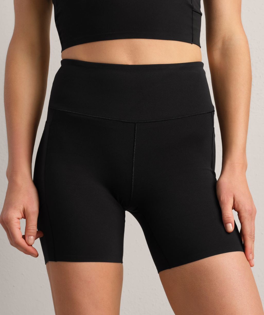 Revive 6" Short- Black XS-XXL